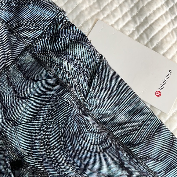 Lululemon Fast and Free HR Crop - Picture 3 of 6